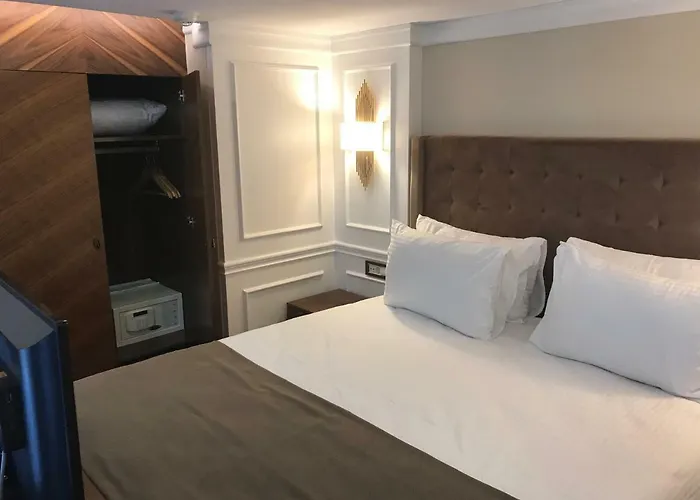Old Port Hotel Suit